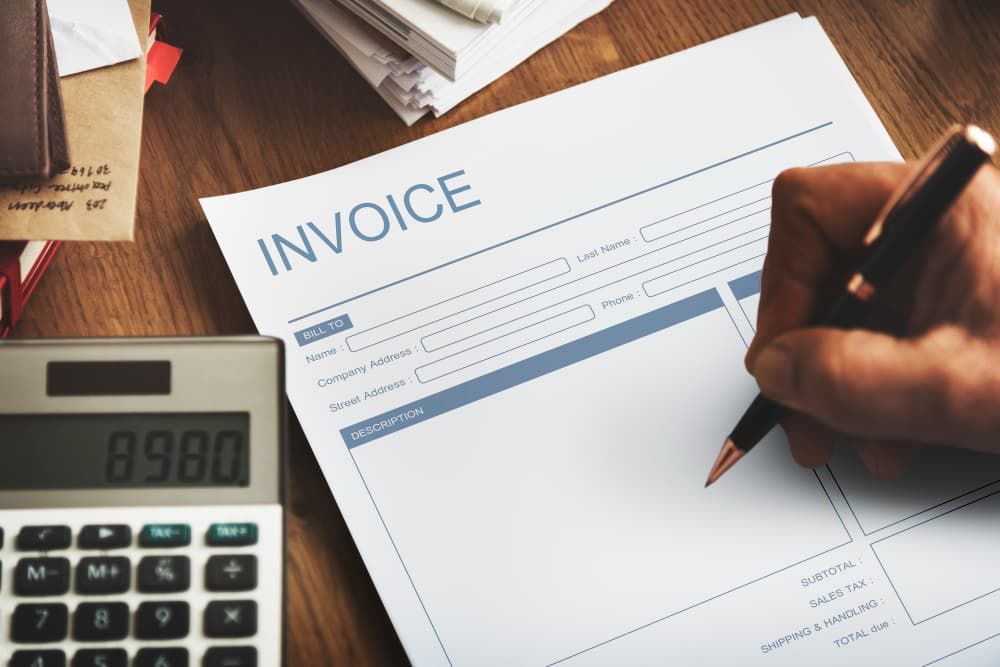 4 Perbedaan Invoice dan Kwitansi dalam Bisnis